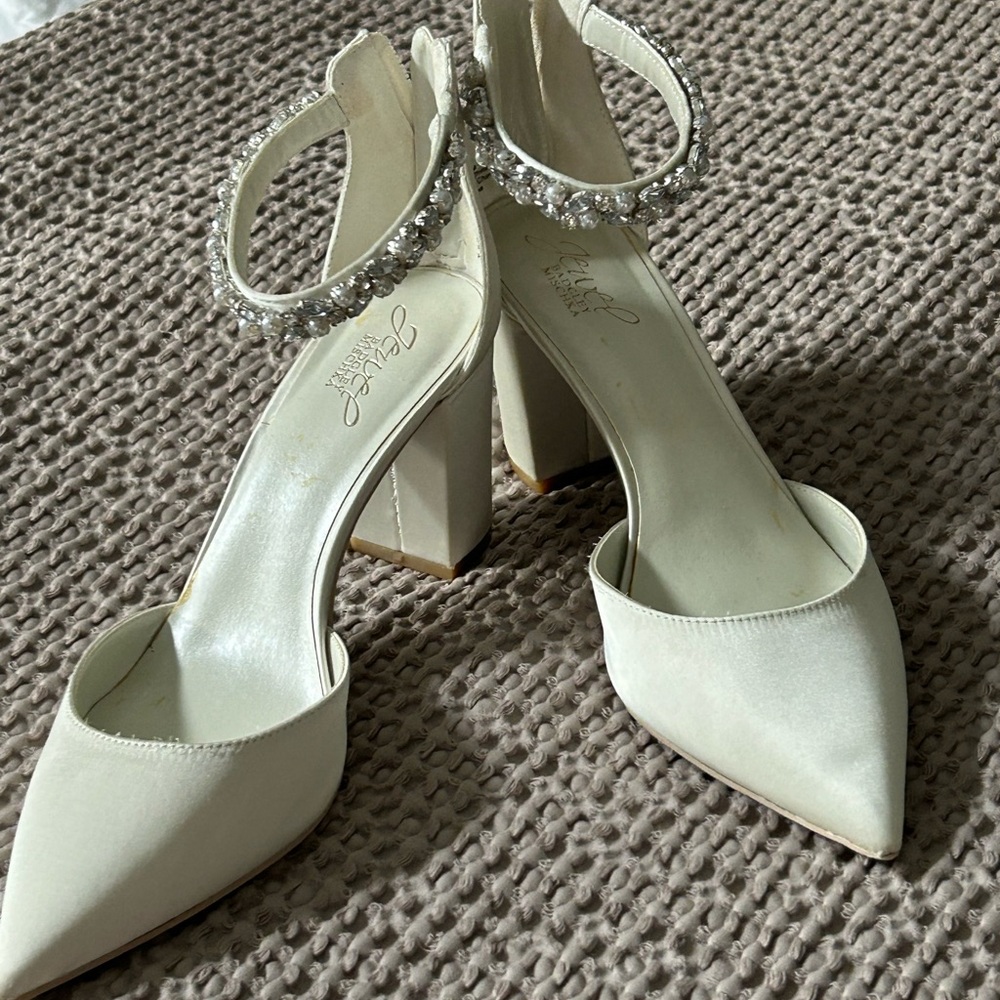 JEWEL BADGLEY MISCHKA IVORY DRESS SHOES IN BOX 8.5